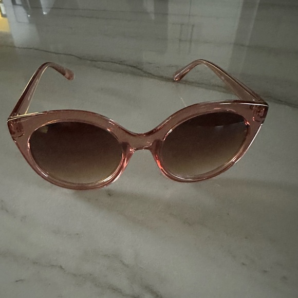 Pink Sunglasses. Like new. Unfortunately they work for my face. - Picture 1 of 4